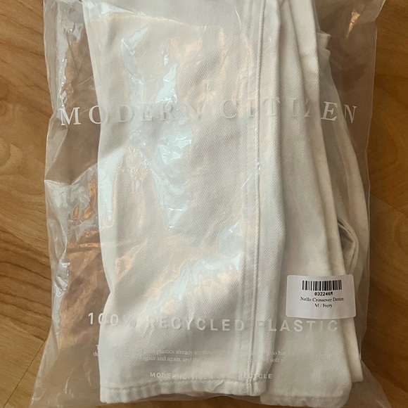 Modern Citizen Nella Crossover Denim Ivory Jeans - Picture 6 of 10